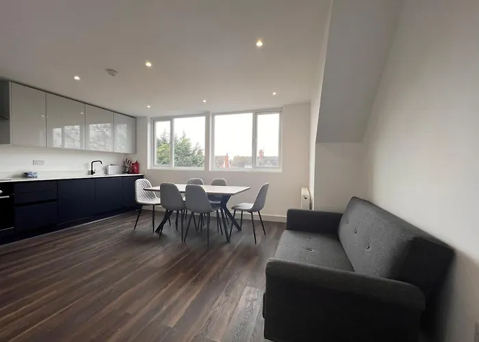 Star London Finchley Road 3-Bed Abode